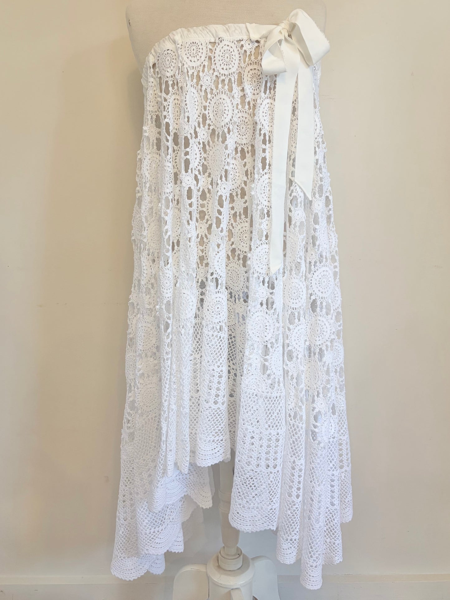 Galleria table cloth skirt