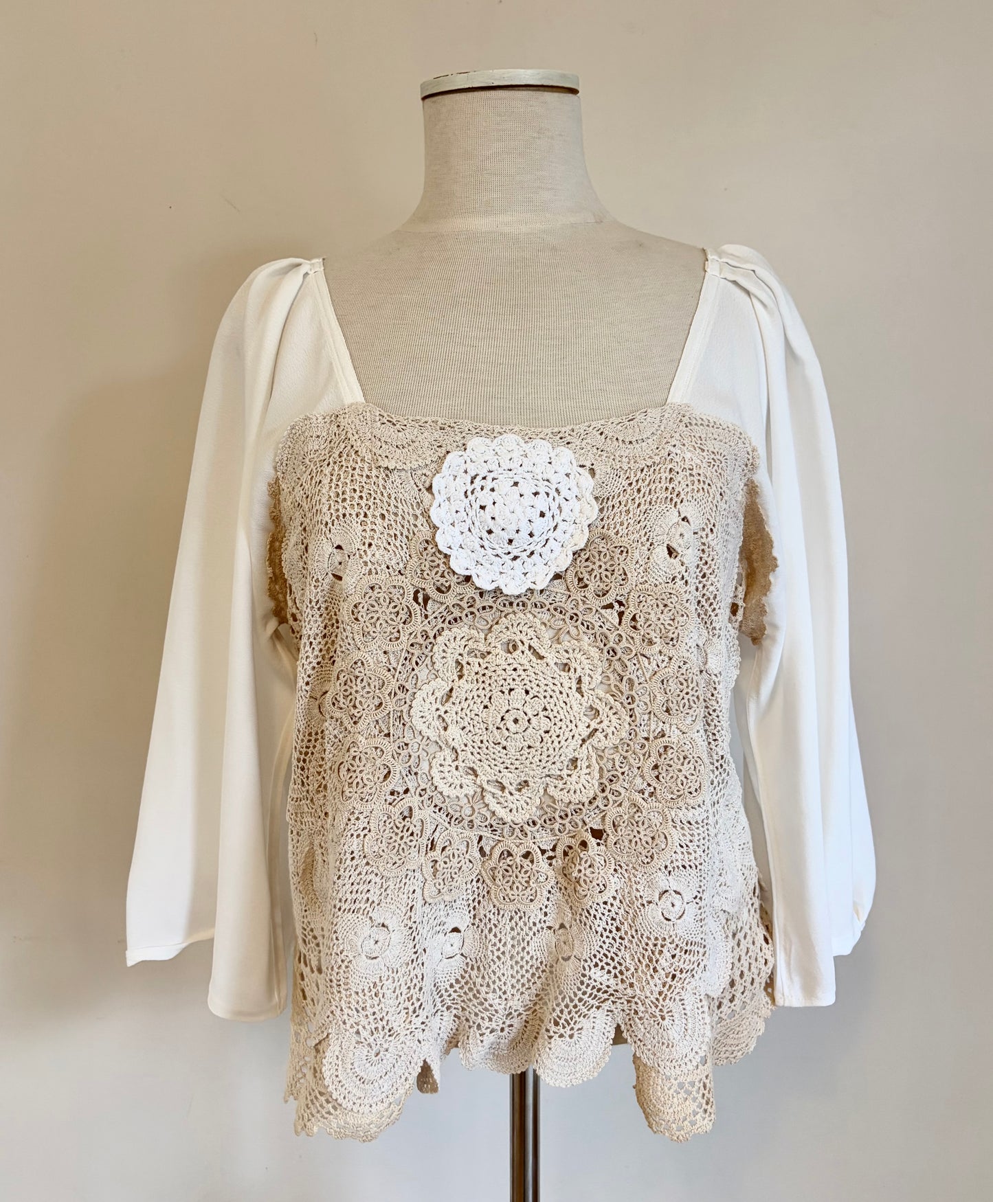 Elegance three quarter sleeve top size 14-16