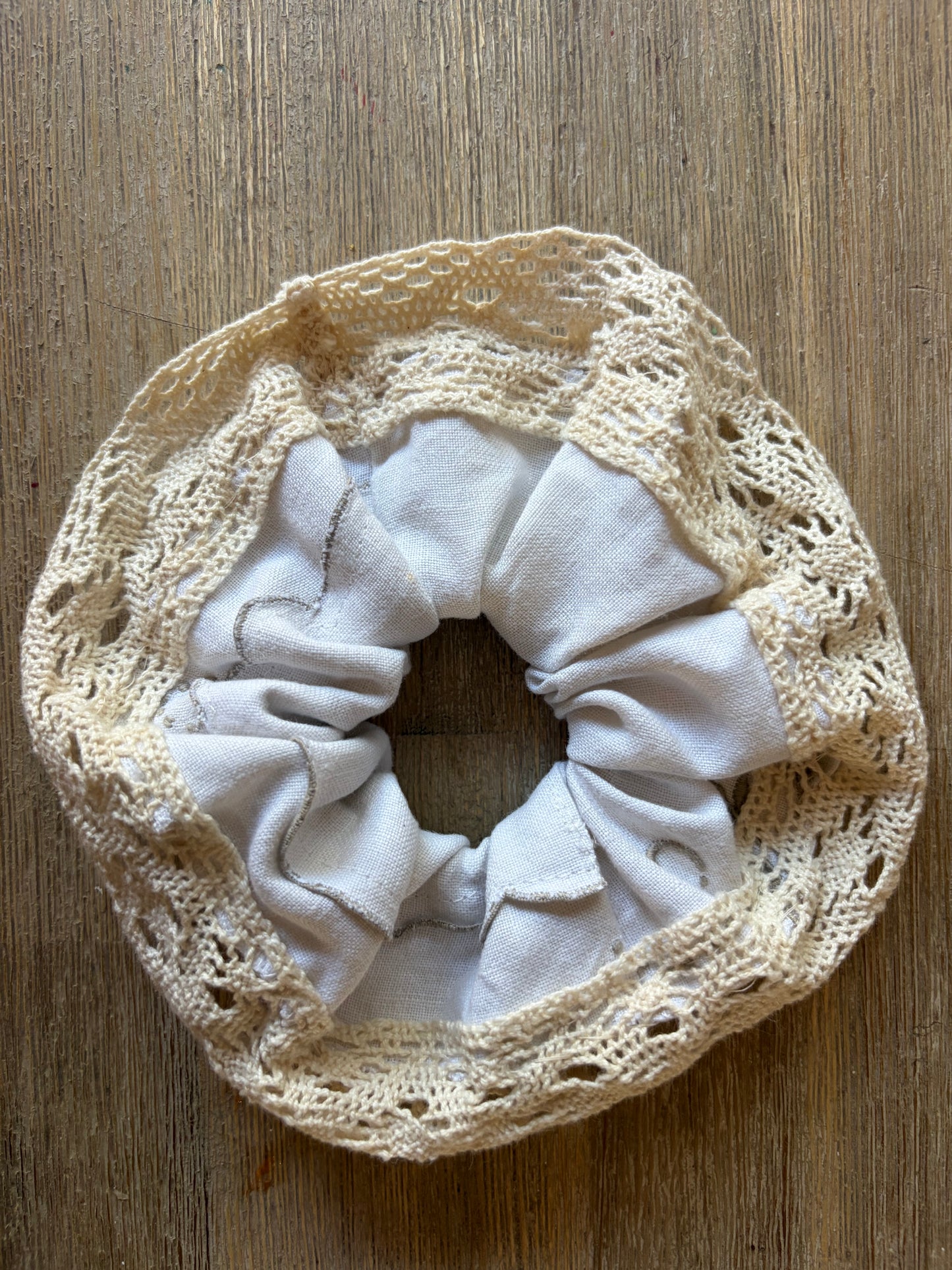 scrunchie beige trim linen oatmeal