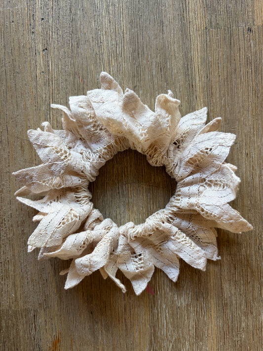 scrunchie lace beige