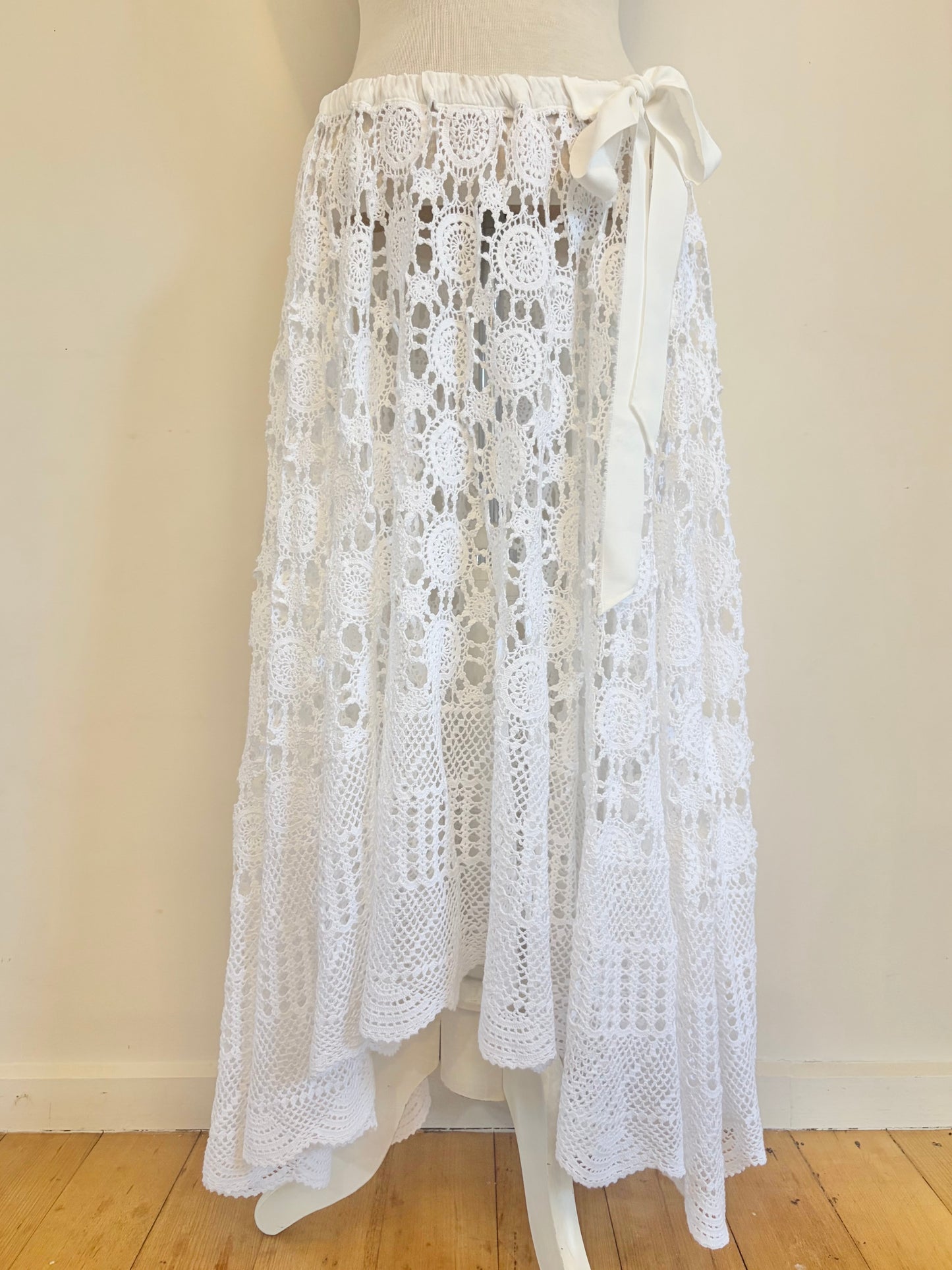 Galleria table cloth skirt