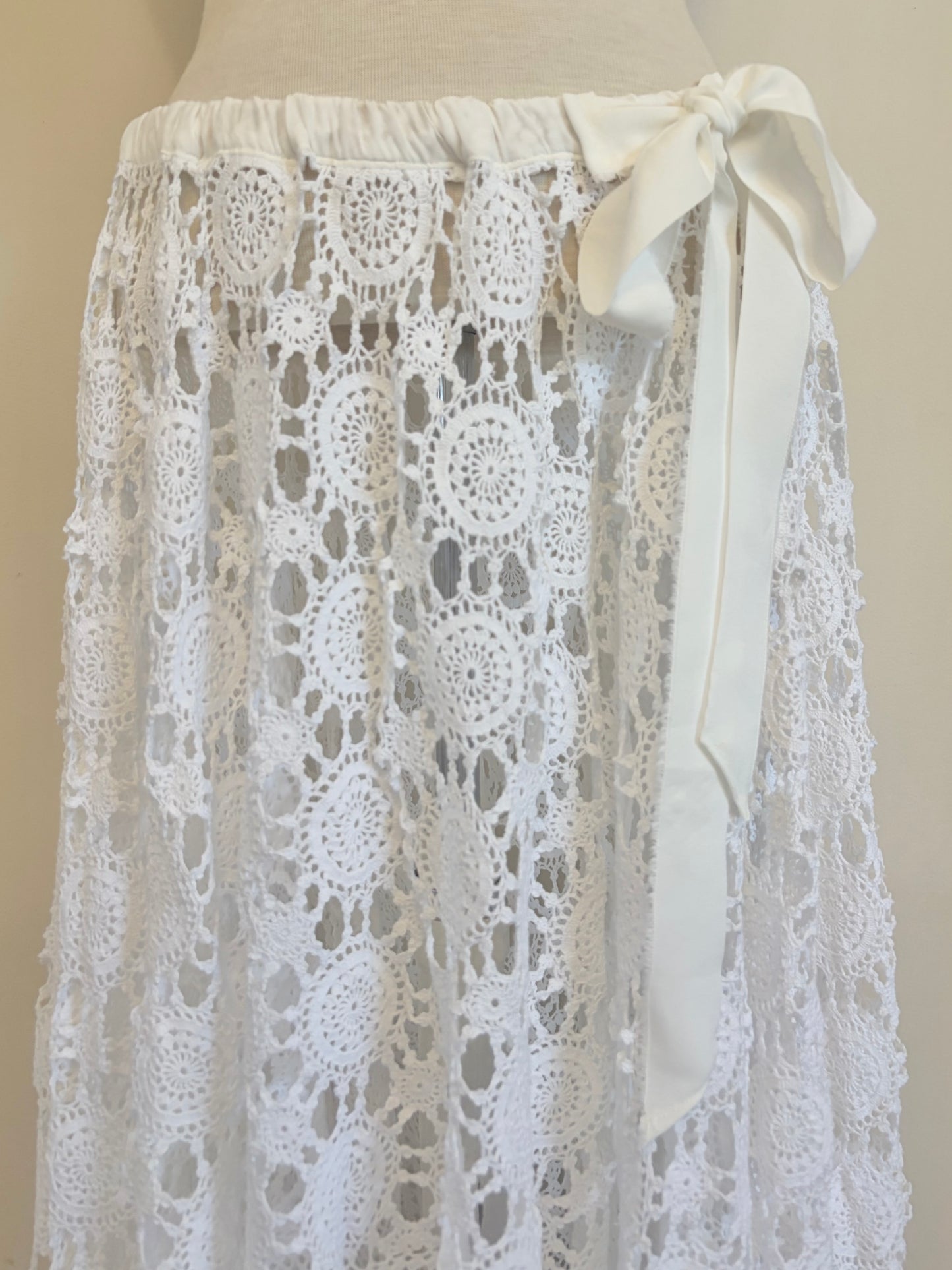 Galleria table cloth skirt